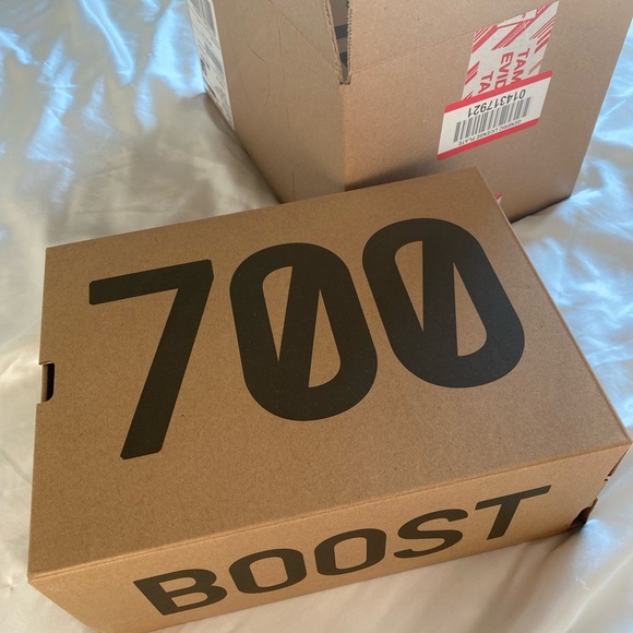 Brand New Yeezy Boost 700 - Picture 8 of 8
